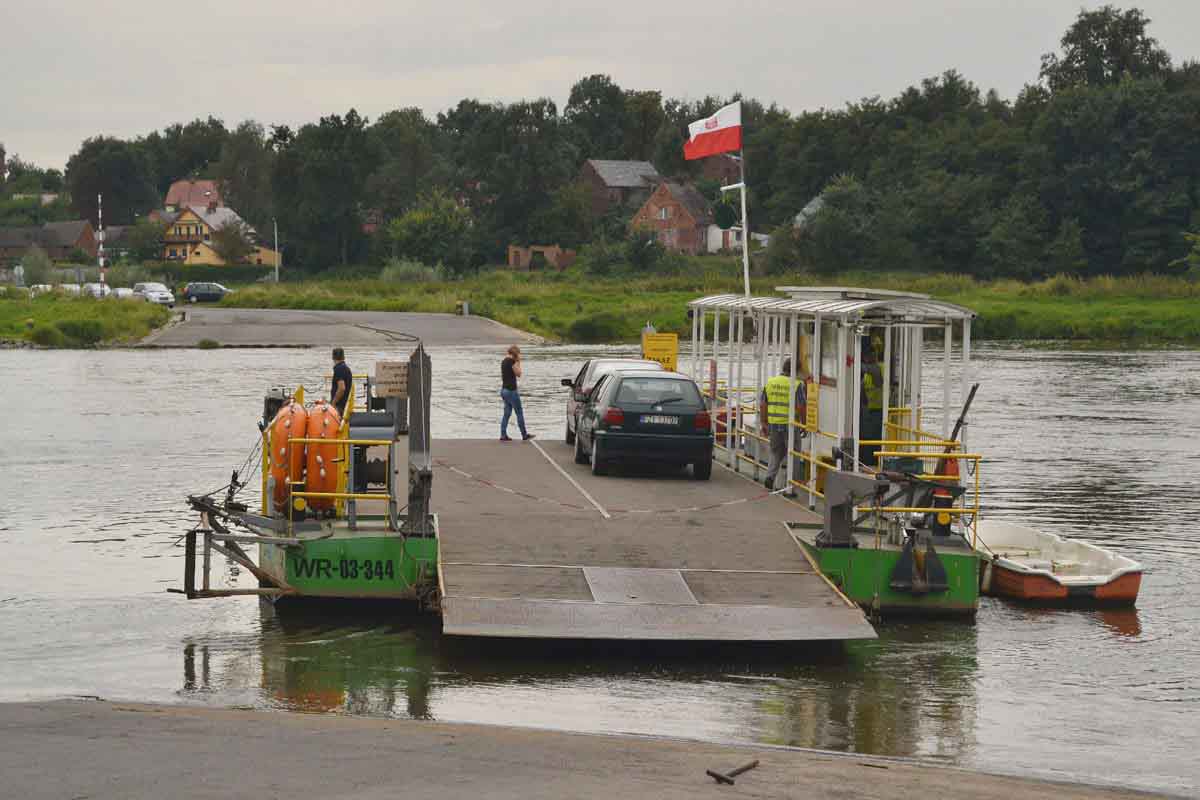   Ostatni samochód zjechał z promu w Milsku Ale prom nie pójdzie na żyletki