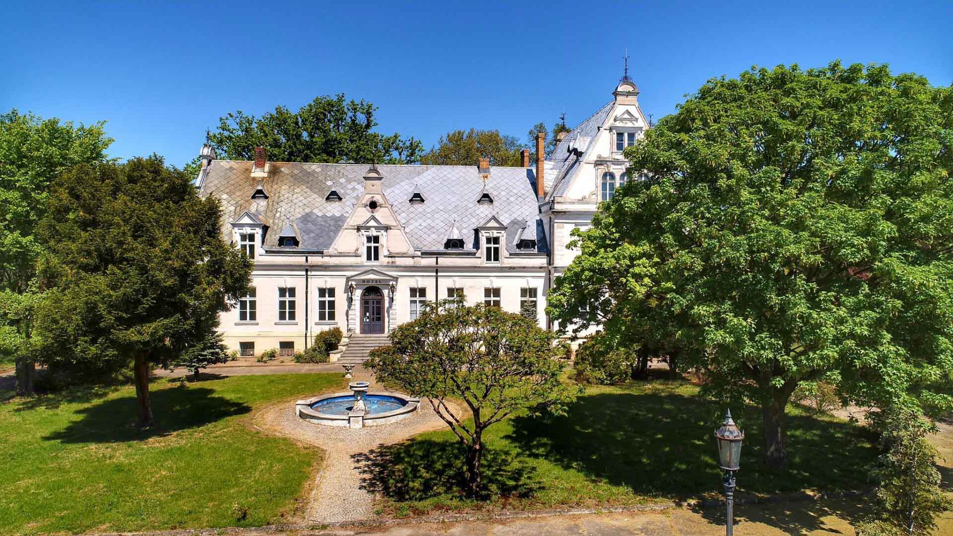 117642952_2630686433853827_3265005978994356846_n Rezydencje mają często bogate biografie Zmieniały właścicieli jak rękawiczki