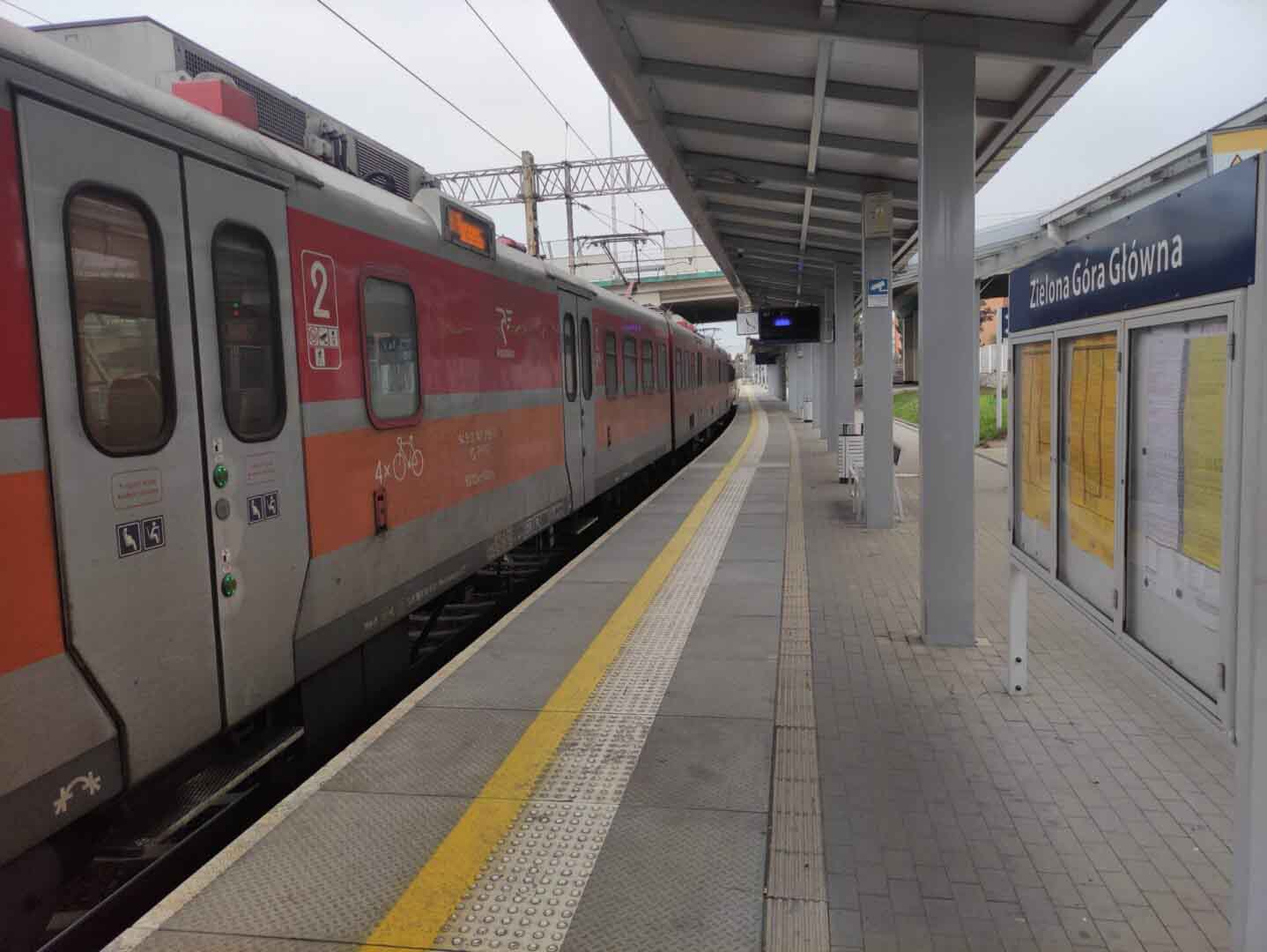 1669986030800 pkppociąg POLREGIO Pociąg z Berlina do Gorzowa Wlkp O remoncie linii porozmawiają w Poczdamie