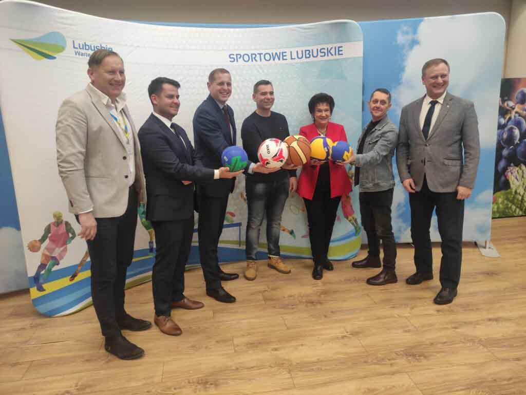 Uczestnicy konferencji prasowej w UMWL w Zielonej Górze