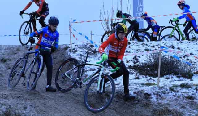 Zawody w kolarstwie przełajowym "Po trasie mistrzostw Polski" w Drzonkowie