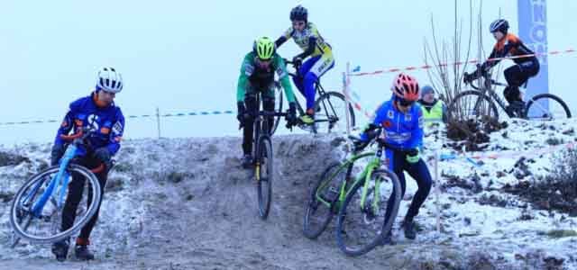 Zawody w kolarstwie przełajowym "Po trasie mistrzostw Polski" w Drzonkowie