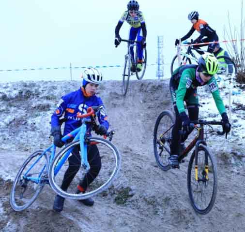 Zawody w kolarstwie przełajowym "Po trasie mistrzostw Polski" w Drzonkowie