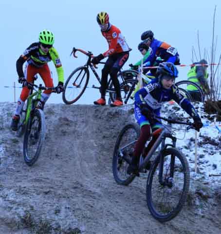 Zawody w kolarstwie przełajowym "Po trasie mistrzostw Polski" w Drzonkowie