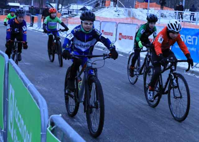 Zawody w kolarstwie przełajowym "Po trasie mistrzostw Polski" w Drzonkowie