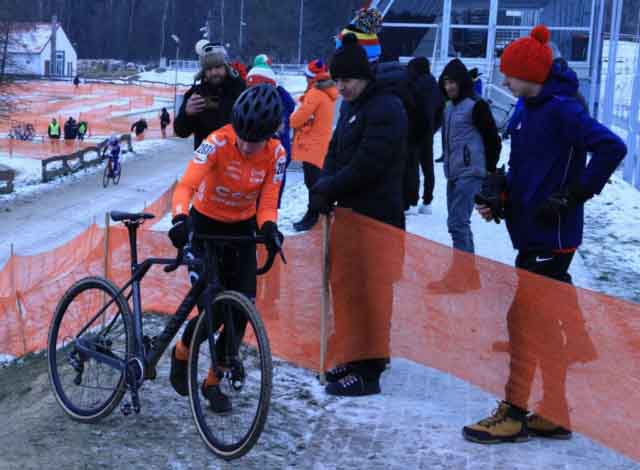 Zawody w kolarstwie przełajowym "Po trasie mistrzostw Polski" w Drzonkowie