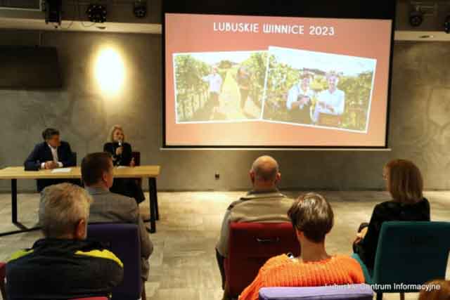 IMG_1673 Prezentacja kalendarza charytatywnego z winiarkami