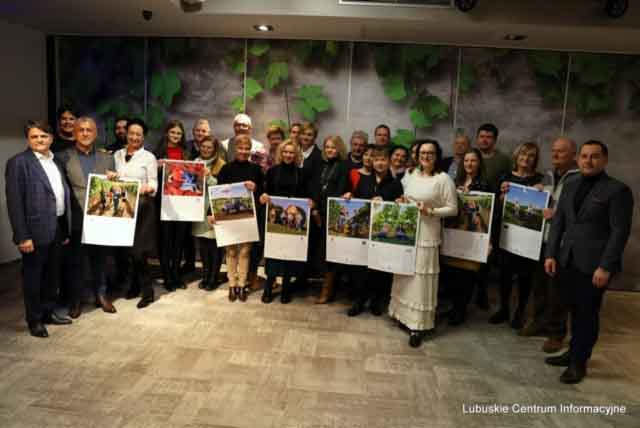 IMG_1688 Prezentacja kalendarza charytatywnego z winiarkami