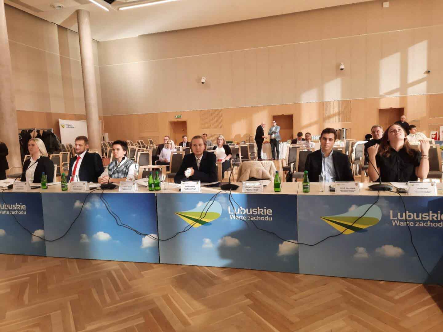   To jest historyczny moment Lubuskie ma swój sejmik młodzieżowy ZDJĘCIA WIDEO