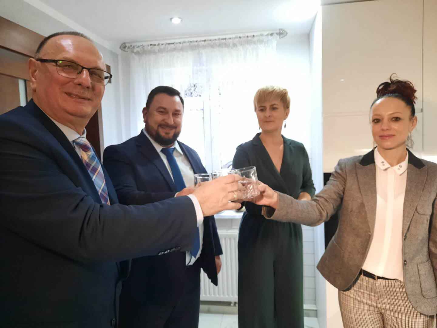   Jest radość mieszkańcy Karwina mają wodociąg w Marzenine jest nowa droga WIDEO