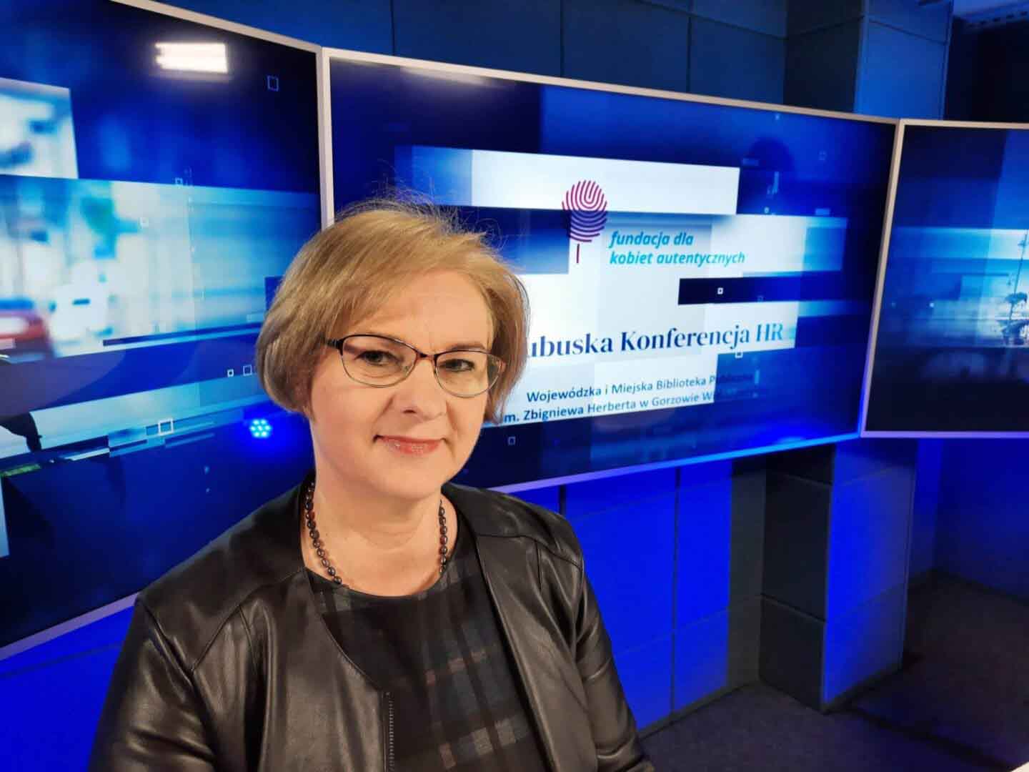 Anna Czekirda Rektor WSB w Gorzowie Wlkp Kilkanaście miejsc pracy w CV nie powinno dziś dziwić pracodawców WIDEO