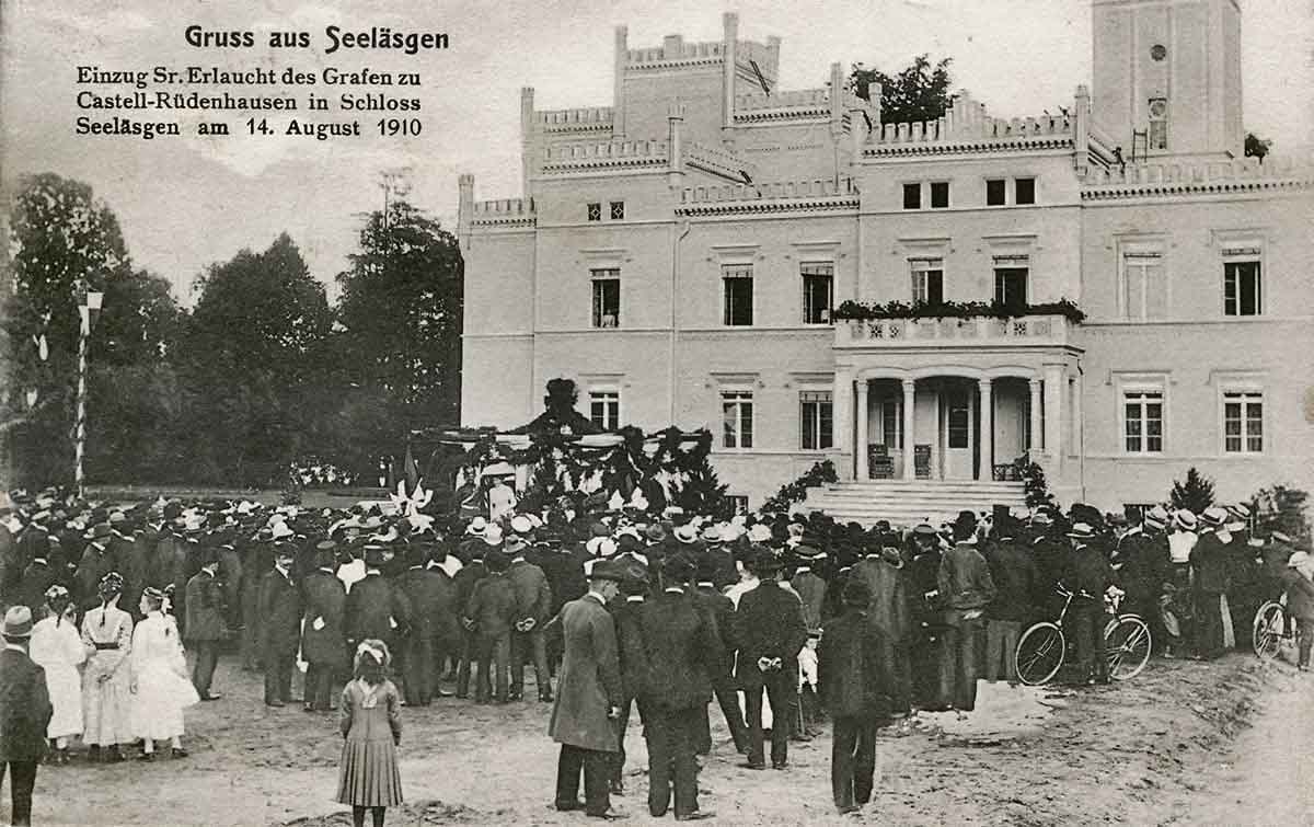   Tutaj rezydowali znamienici hrabiowie ale też szkolili się esesmani