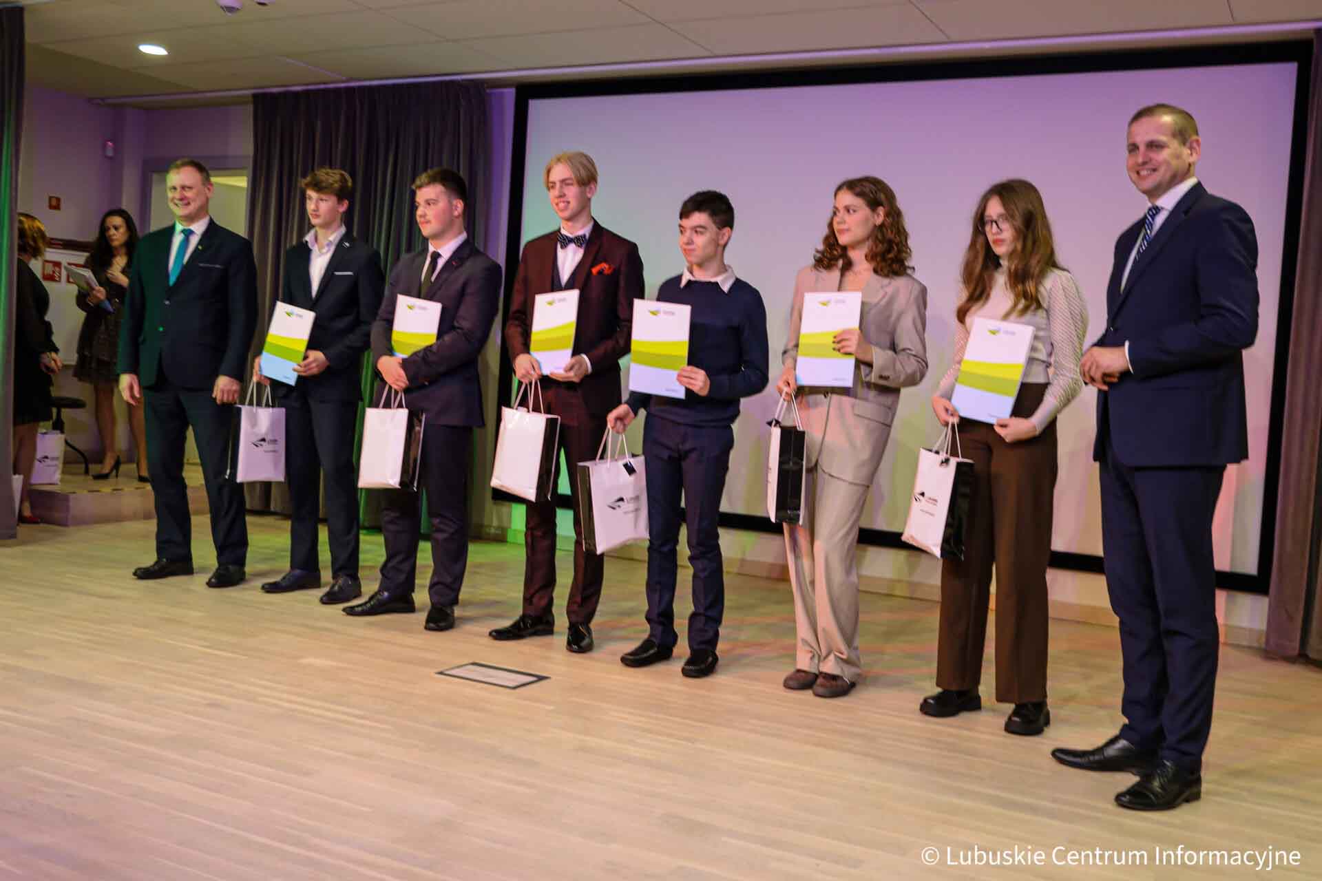 STYPENDIA-6 Nie przegap szansy na marszałkowskie stypendium