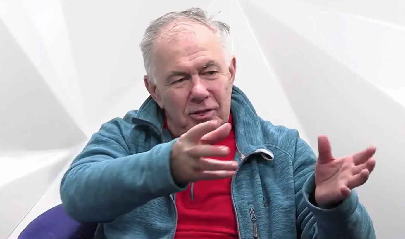 Gestykulujący mężczyzna  Jerzy Zarzycki Namówiłem zawodnika żeby wrócił do strzelectwa Został mistrzem świata WIDEO