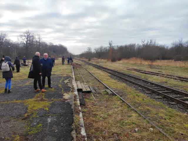 1677068761879 Nieczynne torowisko w Lubsku, widok z peronu na południowy-wschód, w stronę Jasienia.
