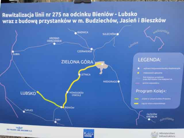 1677068921250 Infografika z mapą prezentującą przebieg linii, który zostanie objęty rewitalizacją oraz istniejące połączenie z Bieniowa do Zielonej Góry.