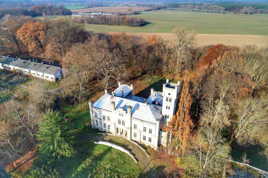 „Willa plus”… A dlaczego od razu nie pałac?! 