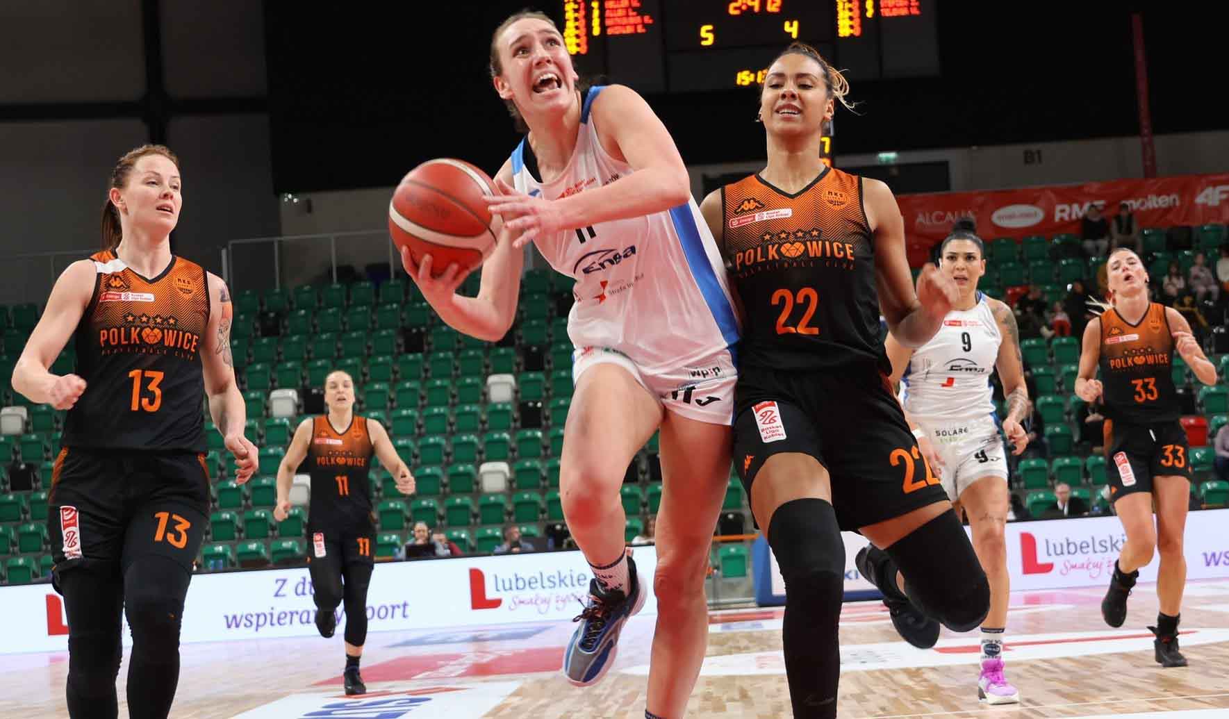 AZS Cztery kobiety na boisku Historyczny finał koszykarek z Gorzowa Ale na historyczne trofeum trzeba poczekać