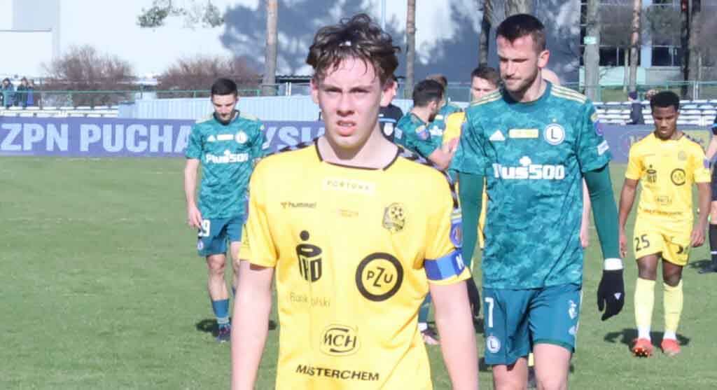 Siedmiu mężczyzn na boisku