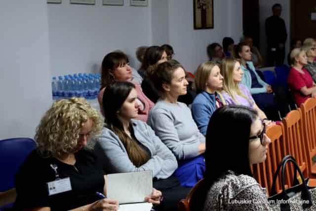 IMG_4384 Prezentacja wyników badań projektu „Humanizacja procesu leczenia i komunikacja kliniczna pomiędzy pacjentem a personelem medycznym przed i w czasie pandemii COVID-19”