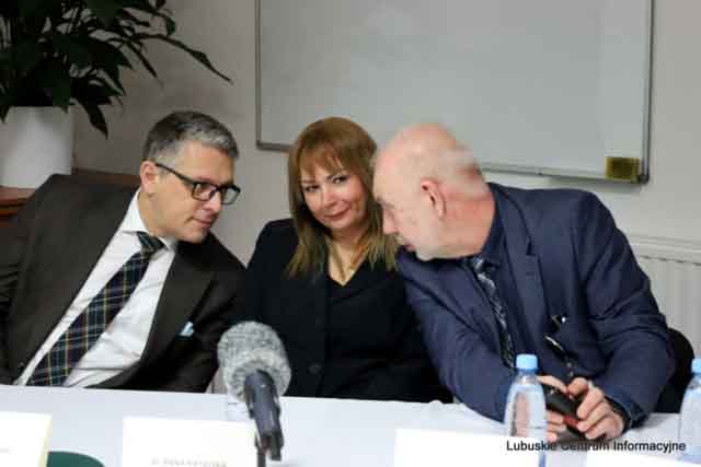 IMG_4401 Prezentacja wyników badań projektu „Humanizacja procesu leczenia i komunikacja kliniczna pomiędzy pacjentem a personelem medycznym przed i w czasie pandemii COVID-19”