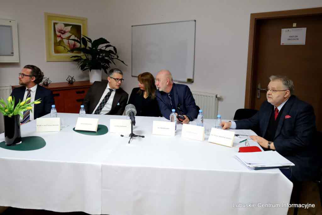 Konferencja prezentująca wyniki badań w ramach projektu "Humanizacja procesu leczenia i komunikacja kliniczna pomiędzy pacjentem a personelem medycznym przed i w czasie pandemii COVID-19”