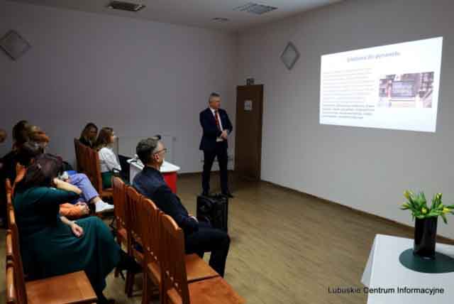 IMG_4405 Prezentacja wyników badań projektu „Humanizacja procesu leczenia i komunikacja kliniczna pomiędzy pacjentem a personelem medycznym przed i w czasie pandemii COVID-19”