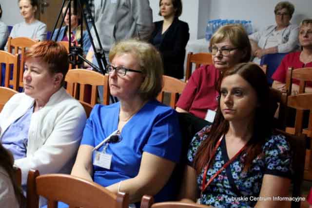 IMG_4412 Prezentacja wyników badań projektu „Humanizacja procesu leczenia i komunikacja kliniczna pomiędzy pacjentem a personelem medycznym przed i w czasie pandemii COVID-19”