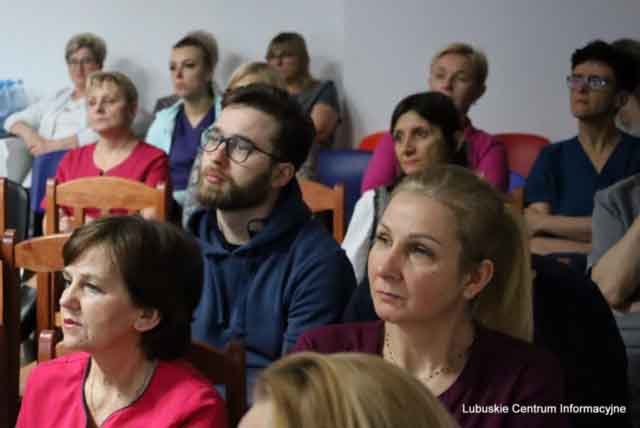 IMG_4414 Prezentacja wyników badań projektu „Humanizacja procesu leczenia i komunikacja kliniczna pomiędzy pacjentem a personelem medycznym przed i w czasie pandemii COVID-19”