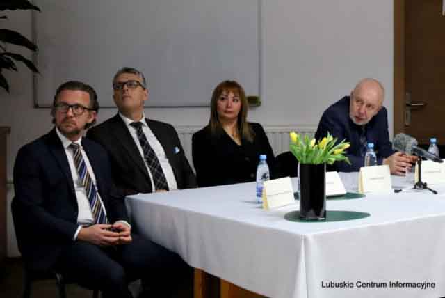 IMG_4417 Prezentacja wyników badań projektu „Humanizacja procesu leczenia i komunikacja kliniczna pomiędzy pacjentem a personelem medycznym przed i w czasie pandemii COVID-19”