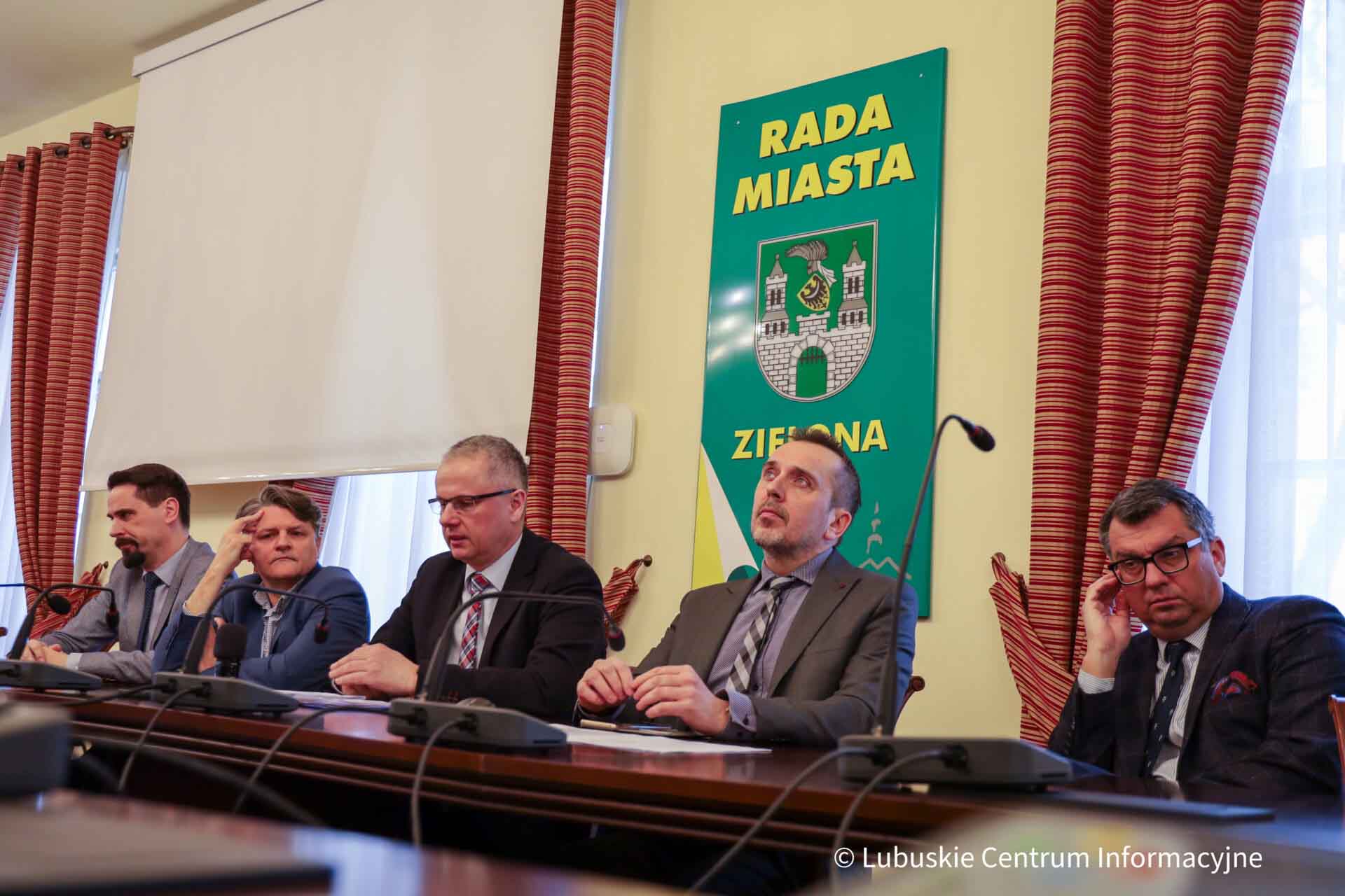   Radni PO krytycznie o działaniach miasta  Skandal i kuriozum  mówią