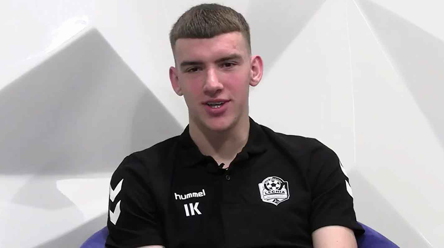 Młody mężczyzna w czarnej koszulce  Igor Kurowski  Chcemy grać w piłkę Od początku wyjdziemy wysoko WIDEO