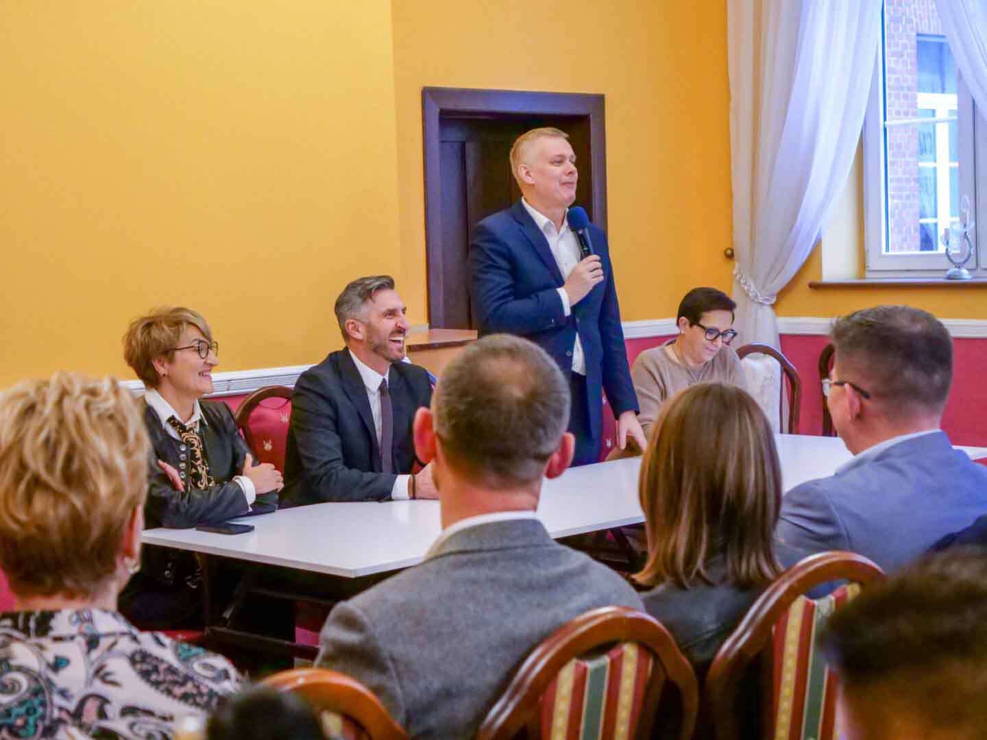 P1299826 Tomasz Siemoniak w Żaganiu Defilady wojskowe nie obronią Polaków