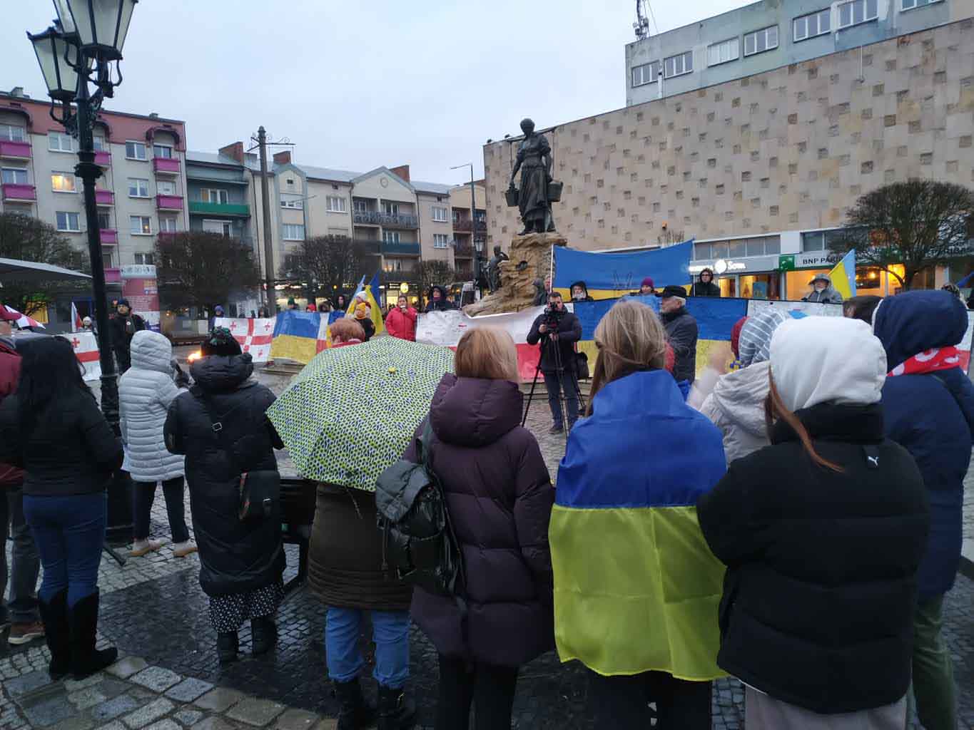 Ukraina Lubuszanie w Zielonej Górze i Gorzowie Wlkp uczcili pierwszą rocznicę napaści Rosji na Ukrainę WIDEO