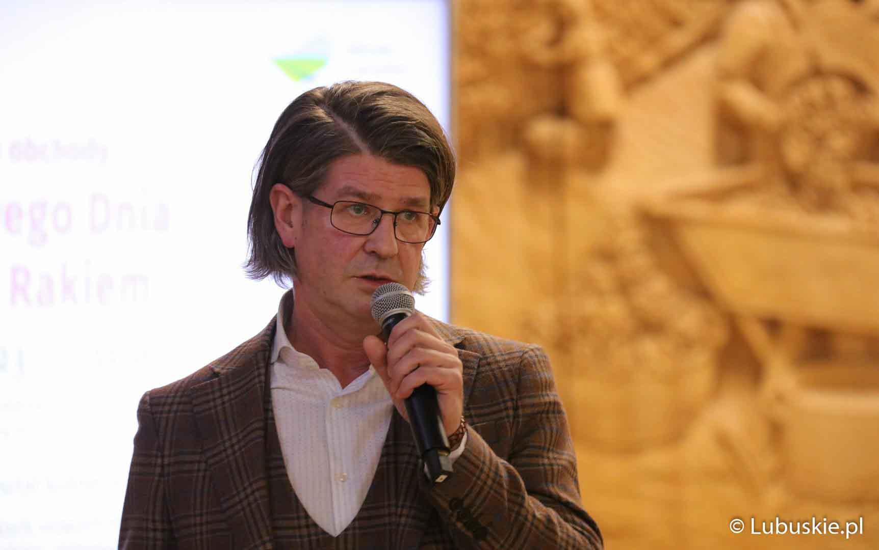   Dr Jacek Bywalec  Rak jelita grubego długo nie daje objawów WIDEO