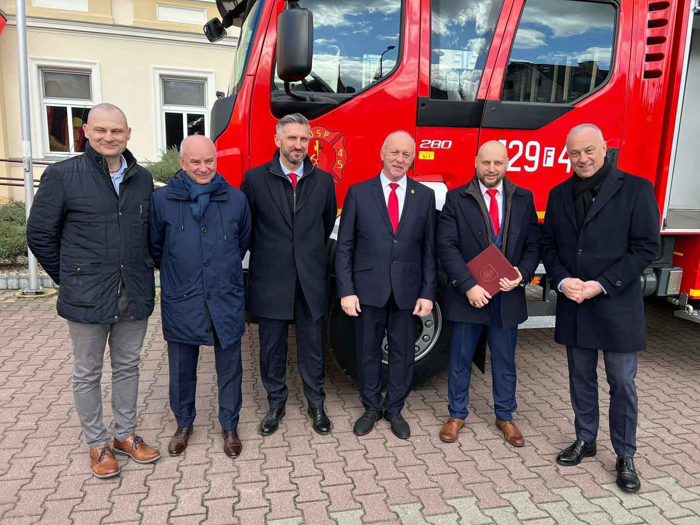 1 Gmina ważna jak stolica Nowy wóz dla strażaków ze Szczańca WIDEO