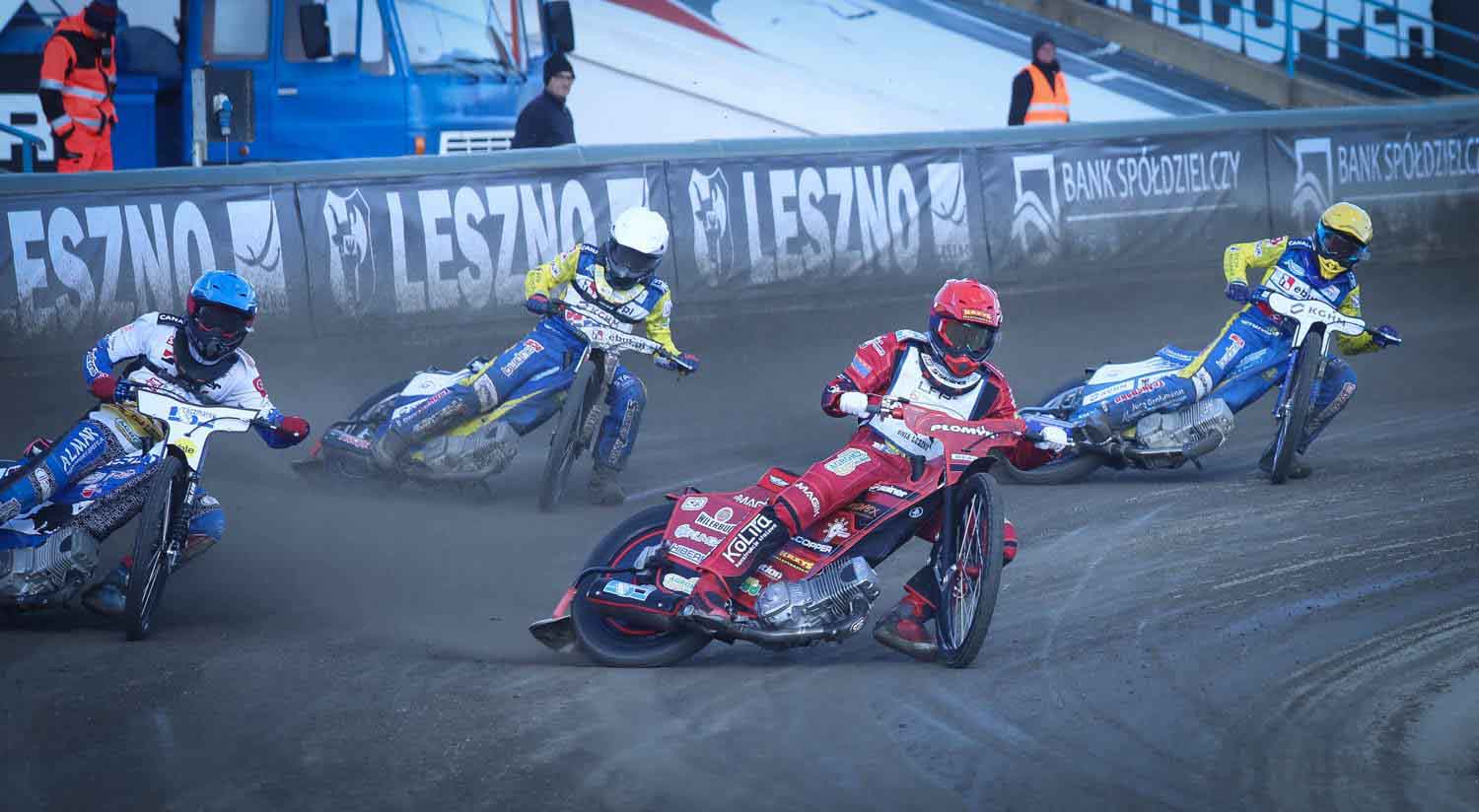 Cztery osoby na motocyklach  Stal Gorzów wygrywa w Lesznie Pierwszy sparing na plus