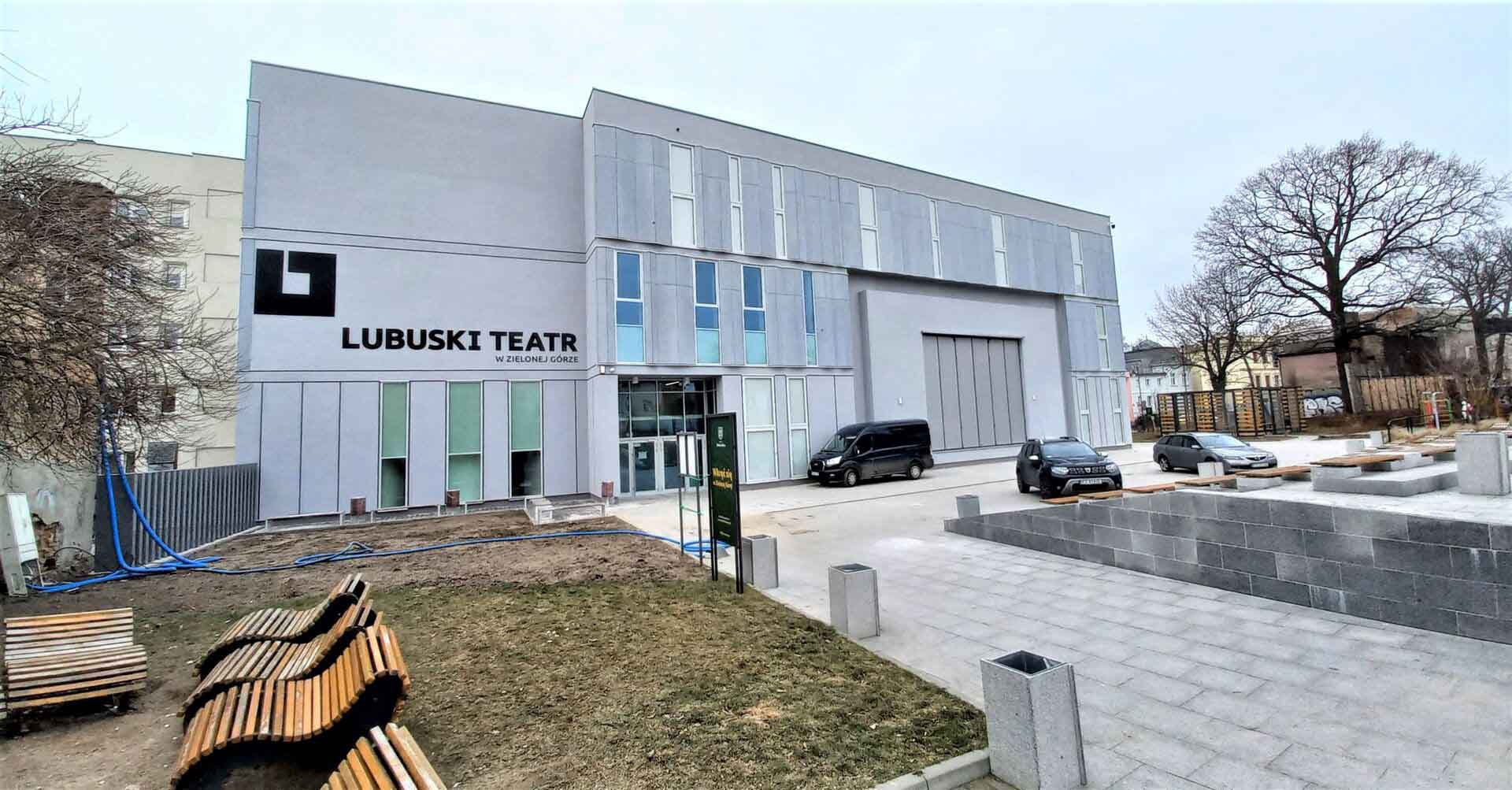 Budynek Teatru Lalek  KPO czyli Kulturalne Obłędne Przedstawienia