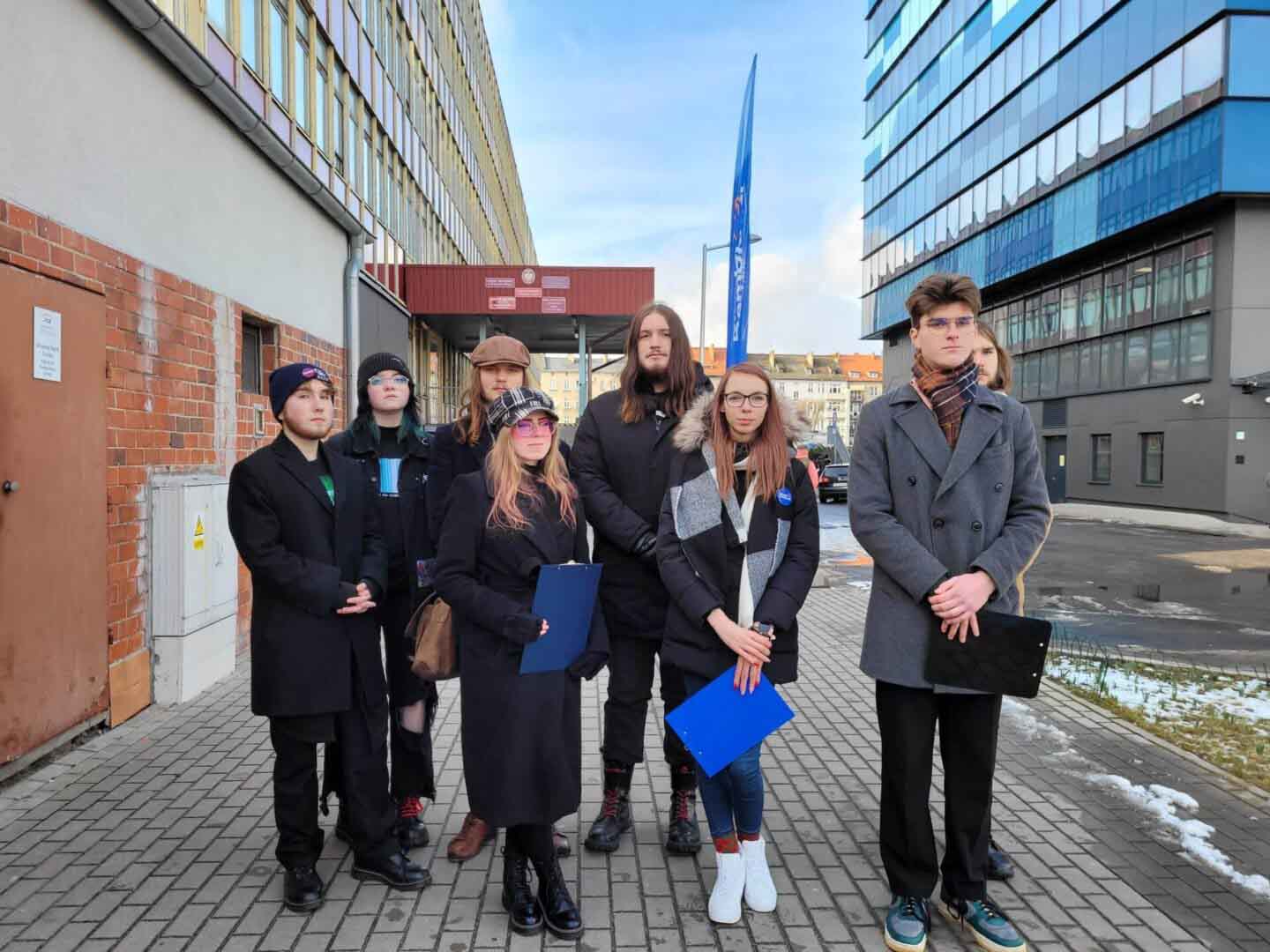 5 Młodzi mają dość Minister Czarnek niszczy polską szkołę WIDEO