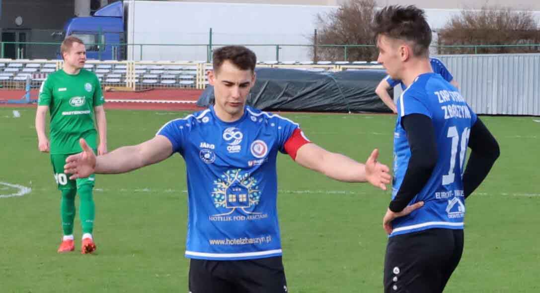 IMG_0010-1 Trzej mężczyźni na boisku W IV lidze nie ma nudy Zwycięski gol w 90+5 minucie karny na 22 obroniony w 90 minucie