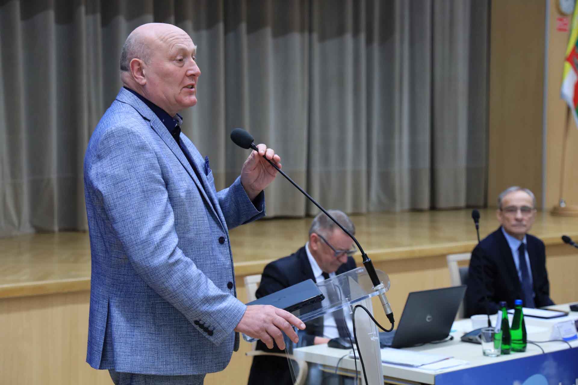   Wacław Maciuszonek pozostaje na stanowisku przewodniczącego sejmiku