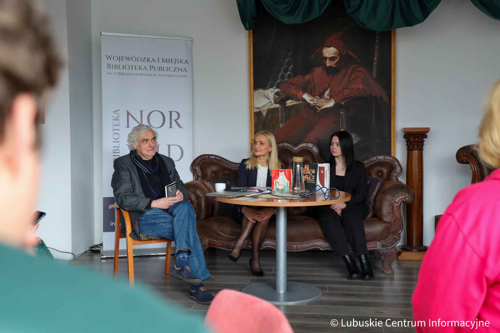 Konferencja ws obchodów Międzynarodowego Dnia Teatru w WiMBP im Cypriana Norwida ph Tydzień Teatru z Biblioteką na Podgórnej  Międzynarodowy Dzień Teatru nie tylko w teatrze