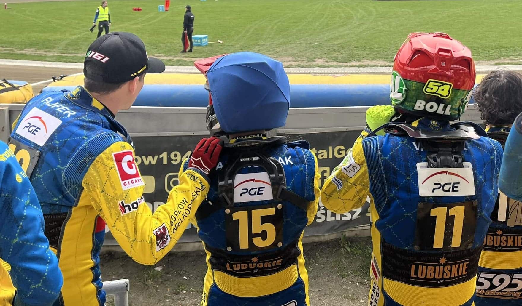 Trzy osoby w żużlowych kevlarach  Stal ponownie lepsza od Unii w sparingu Trener Chomski pewnie ma dylemat