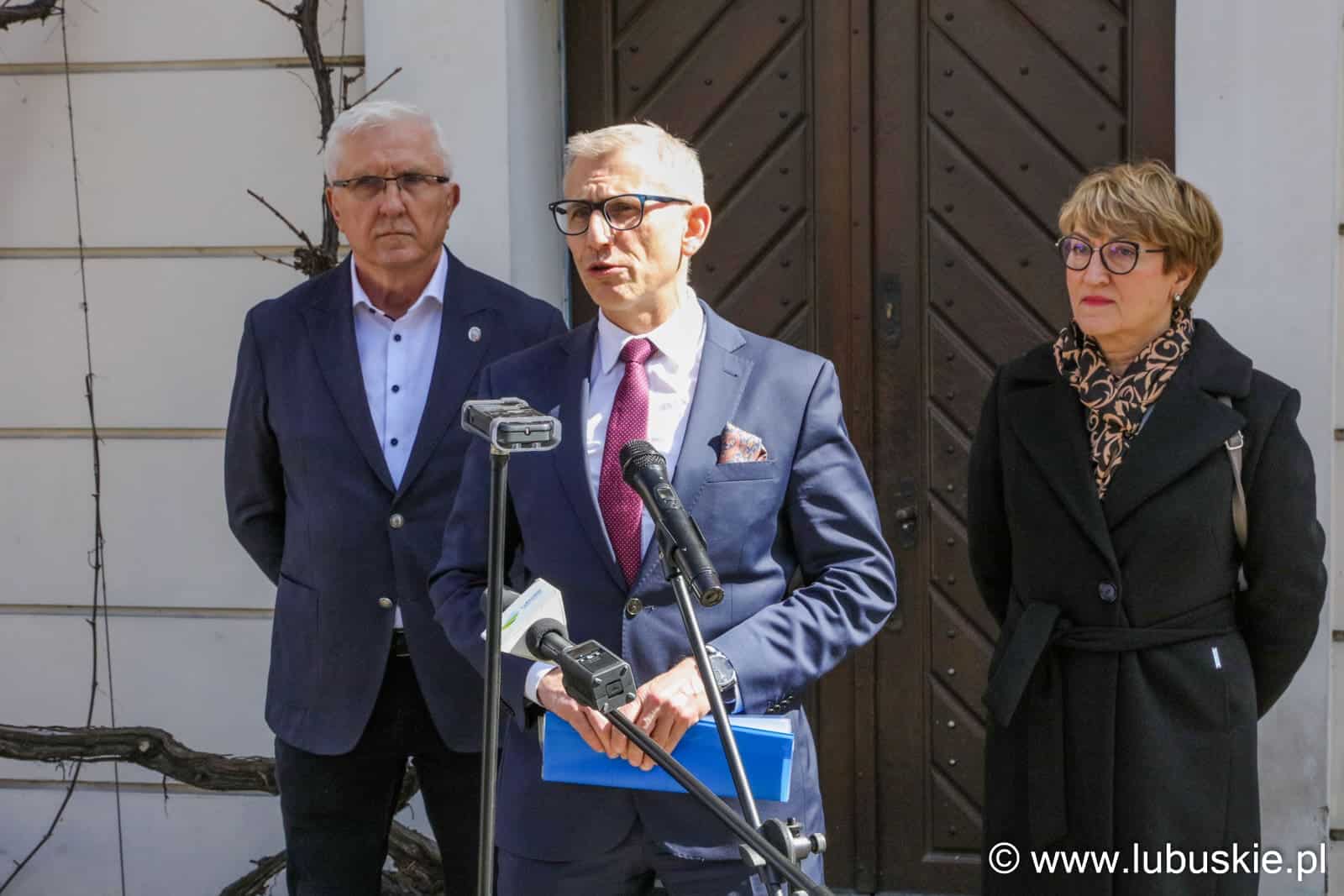   Senatorowie chcą realnych działań w sprawie Odry Łączą siły z władzami województwa WIDEO