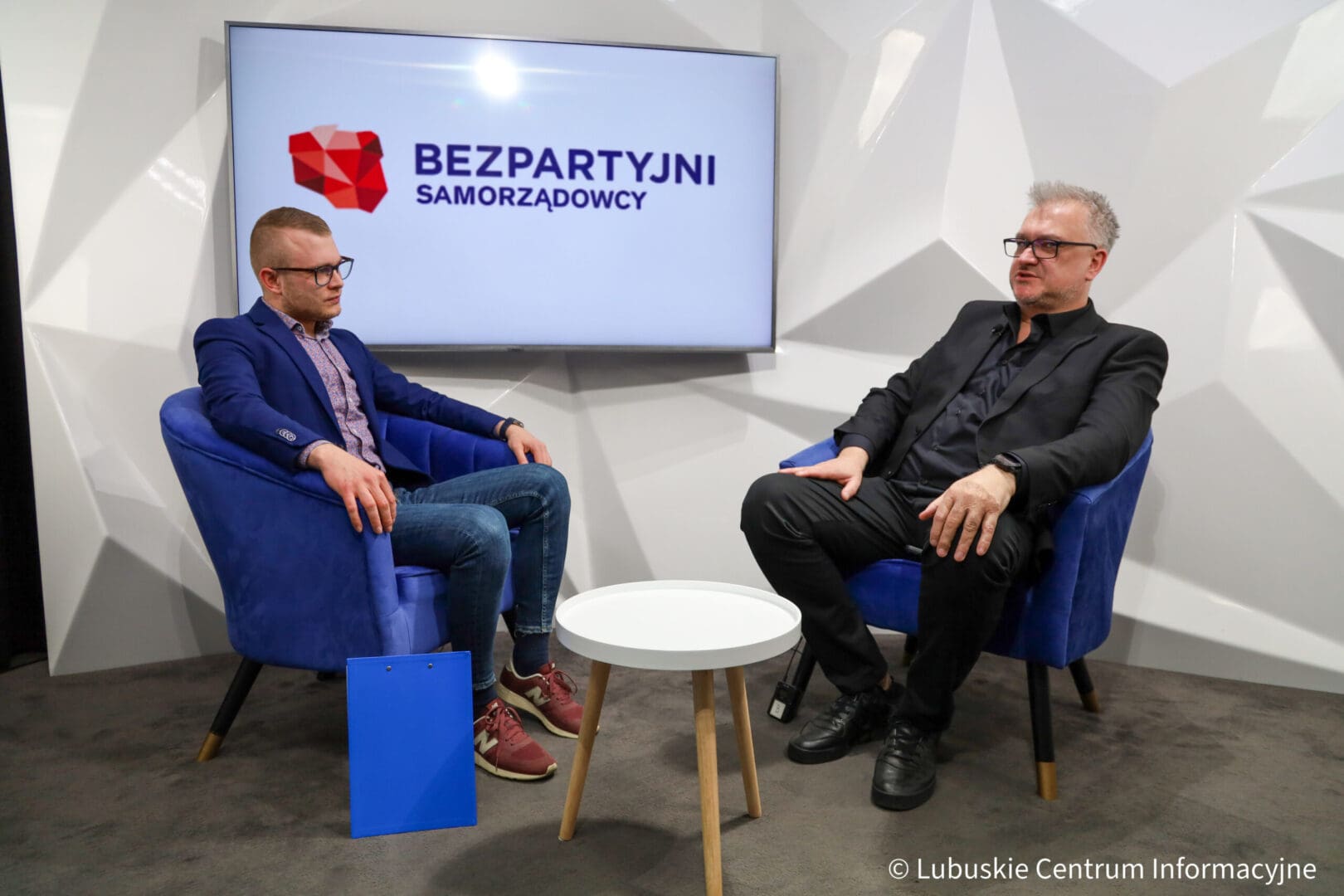 ADRIANEK W KOWALEM Sławomir Kowal Bezpartyjni Chcemy zmieniać samorządy One nie muszą być upolitycznione WIDEO