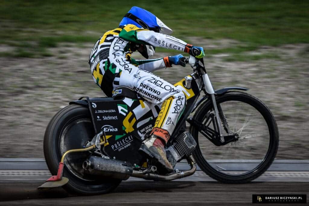 Falubaz pokazał moc w Rybniku. I to bez zawodnika U-24 Falubaz pokazał moc w Rybniku. I to bez zawodnika U-24 Osoba jadąca na motocyklu