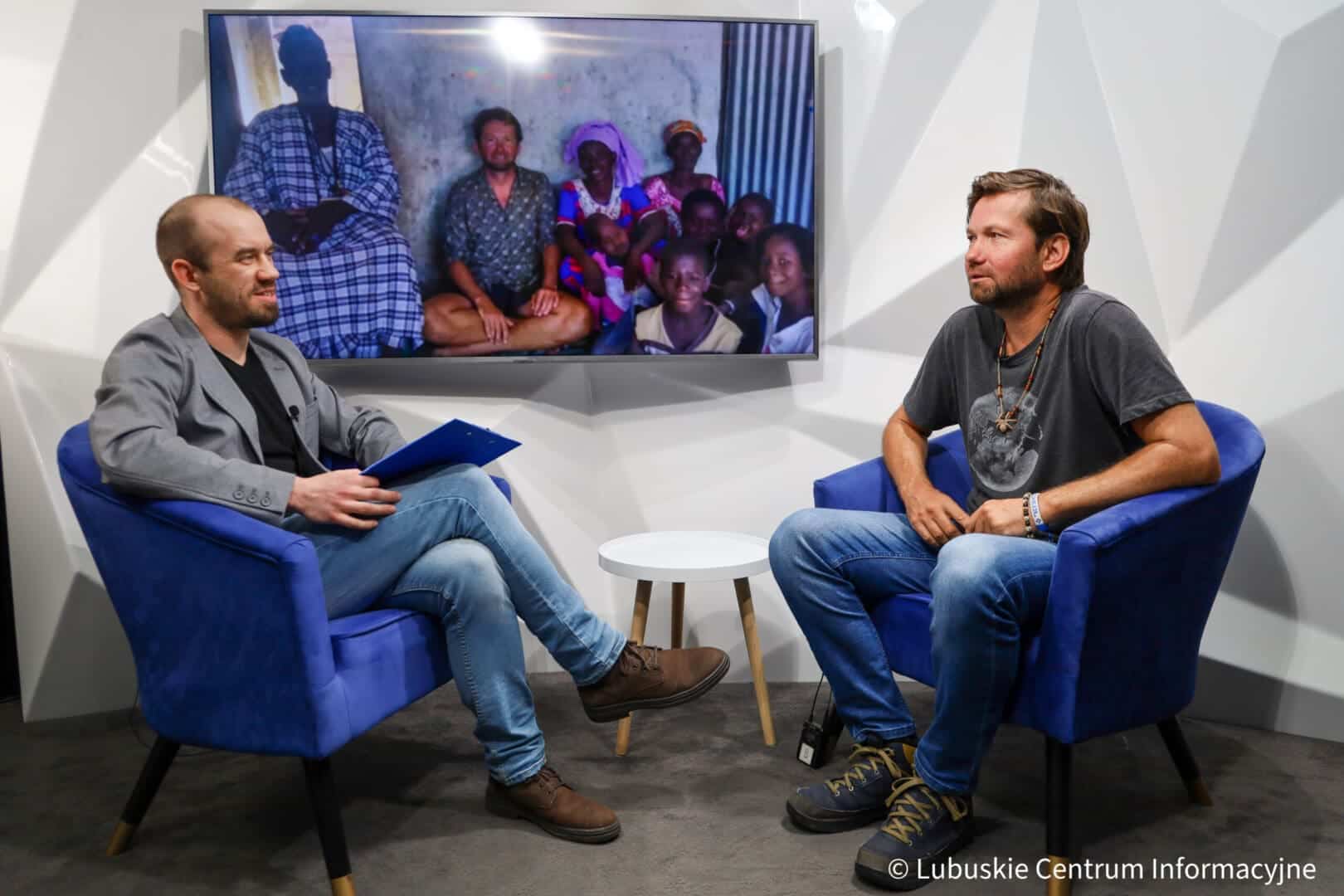   Dziennikarz i podróżnik Michał Kurowicki objechał rowerem zachodnią Afrykę WIDEO