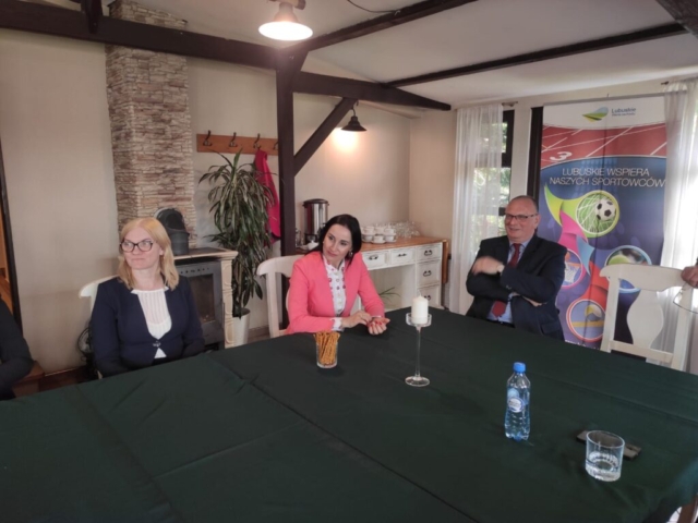 Podpisanie umów o dofinansowanie w Lubięcinie - Lubuska Baza Sportowa, Lubuska baza Turystyczna, prace remontowo-konserwatorskie Podpisanie umów o dofinansowanie w Lubięcinie - Lubuska Baza Sportowa, Lubuska baza Turystyczna, prace remontowo-konserwatorskie