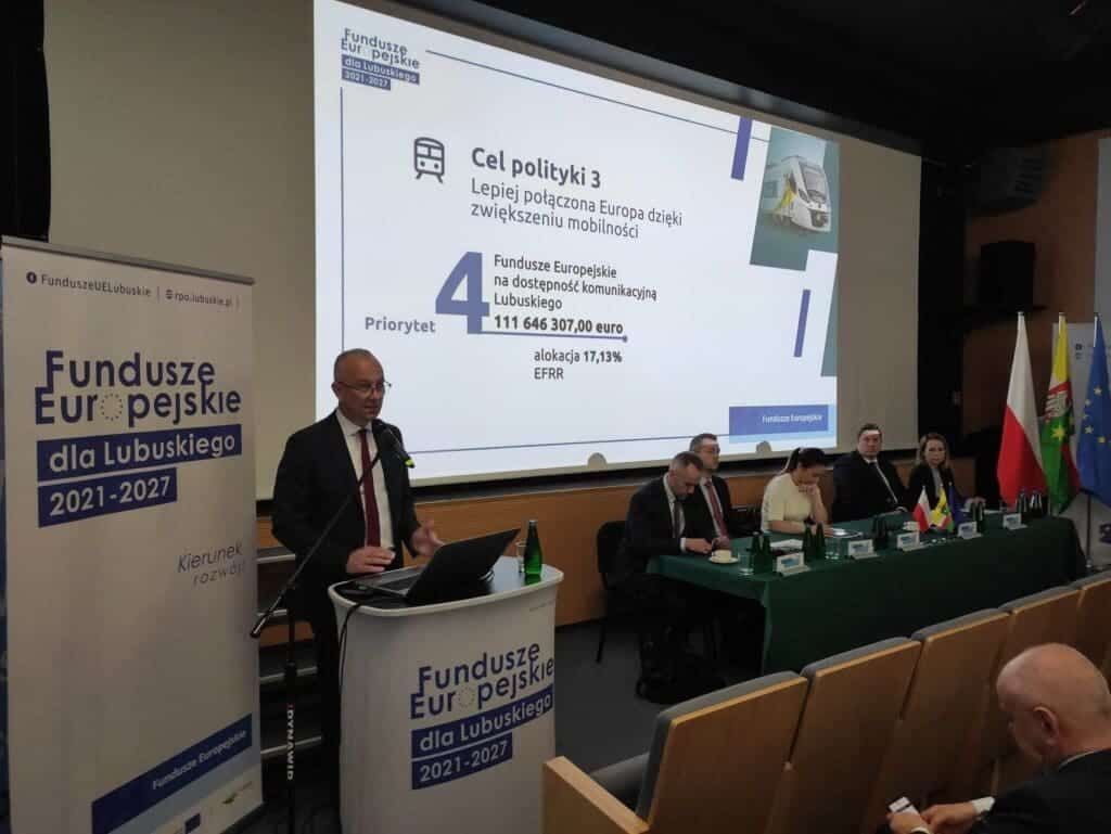 914 mln euro – ile z tej puli trafi do powiatu wschowskiego? 914 mln euro – ile z tej puli trafi do powiatu wschowskiego? Spotkanie dotyczące nowej perspektywy UE. Spotkanie w auli Centrum Kultury i Rekreacji we Wschowie.