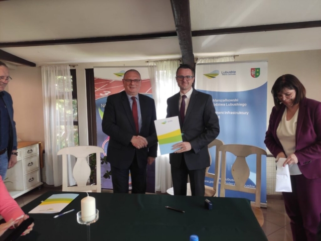 Podpisanie umów o dofinansowanie w Lubięcinie - Lubuska Baza Sportowa, Lubuska baza Turystyczna, prace remontowo-konserwatorskie Podpisanie umów o dofinansowanie w Lubięcinie - Lubuska Baza Sportowa, Lubuska baza Turystyczna, prace remontowo-konserwatorskie